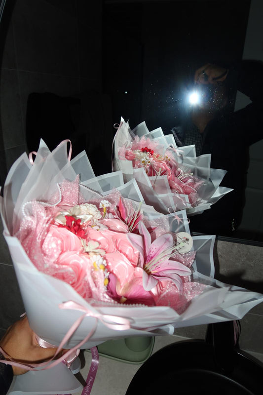 Luxury Signature Pink Roses